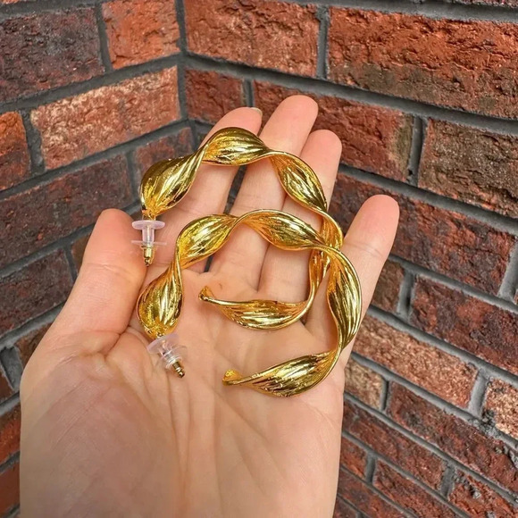 Zara Gold Circle Hoop Earrings - Picture 7 of 8